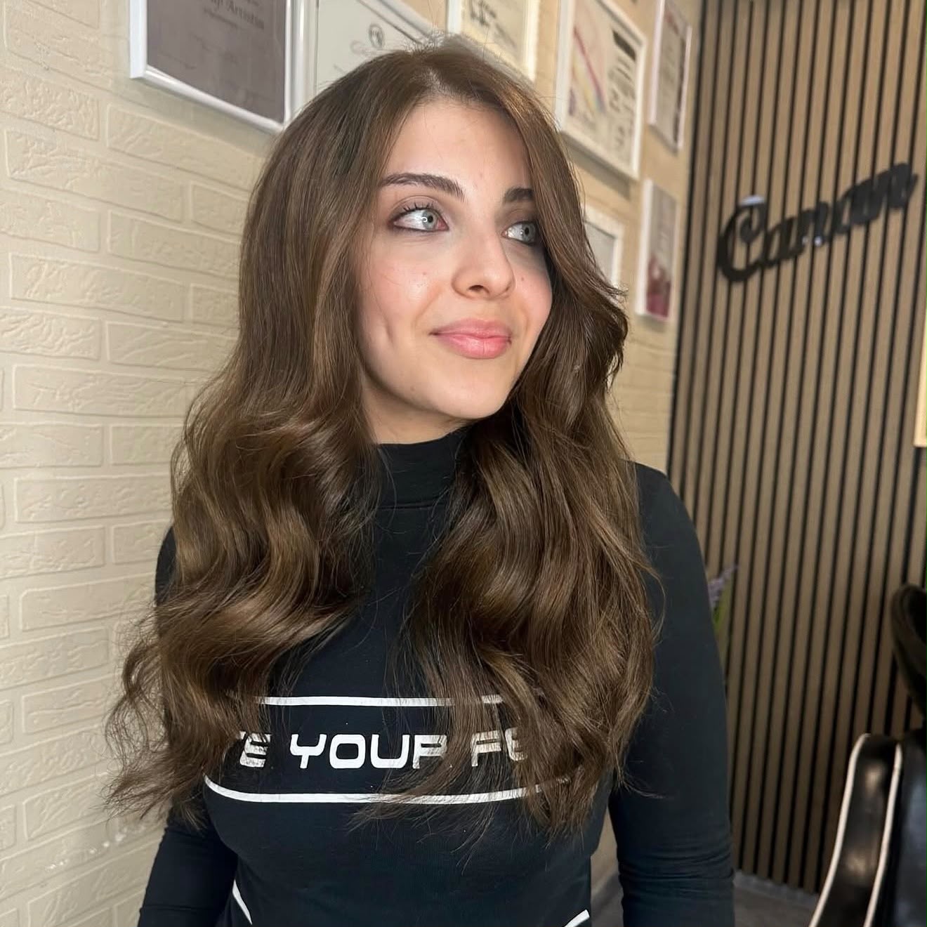 Brünette Wellen — Styling bei Hair by Canan